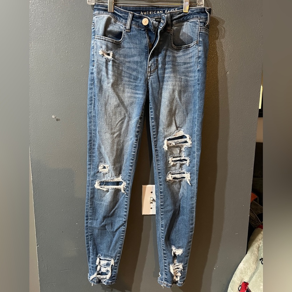 American eagle super Distressed Blue Jeans